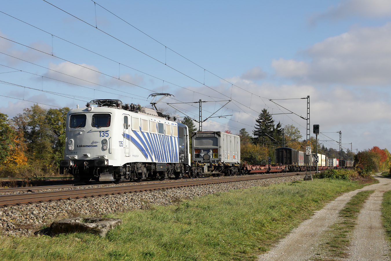 Lokomotion 139 135-8 mit einem KLV-Zug bei Eglharting, 29.10.2026