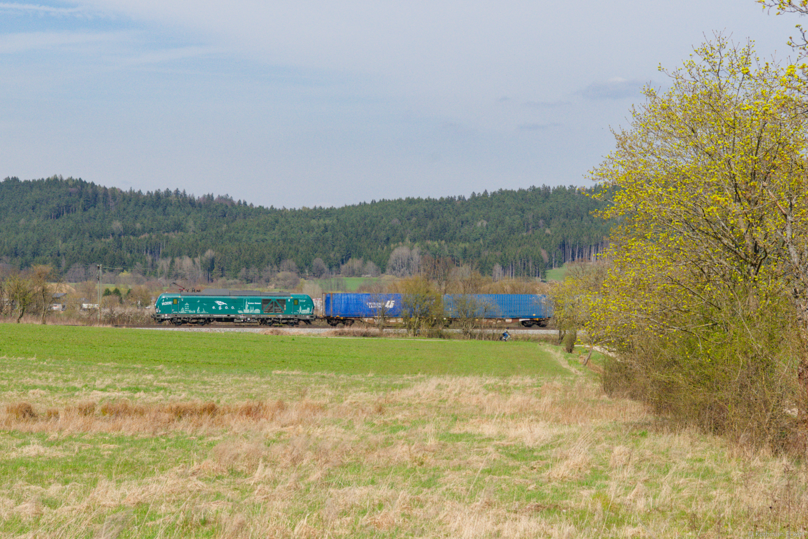 Lokportrait von 248 007 Siemens/e.g.o.o mit dem Tchibo Containerzug bei P�lling Richtung N�rnberg, 14.04.2022