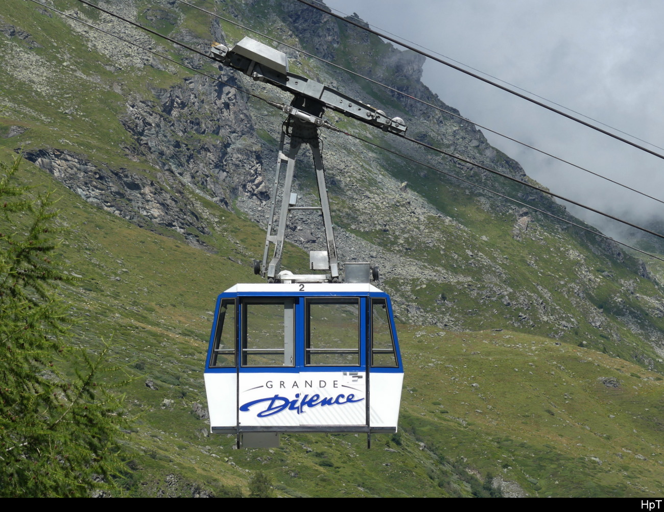 Luftseilbahn zur Staumauer von Grand Dixence ( VS ) Kabine 2 unterwegs ohne Fahrgästen am 30.07.2023