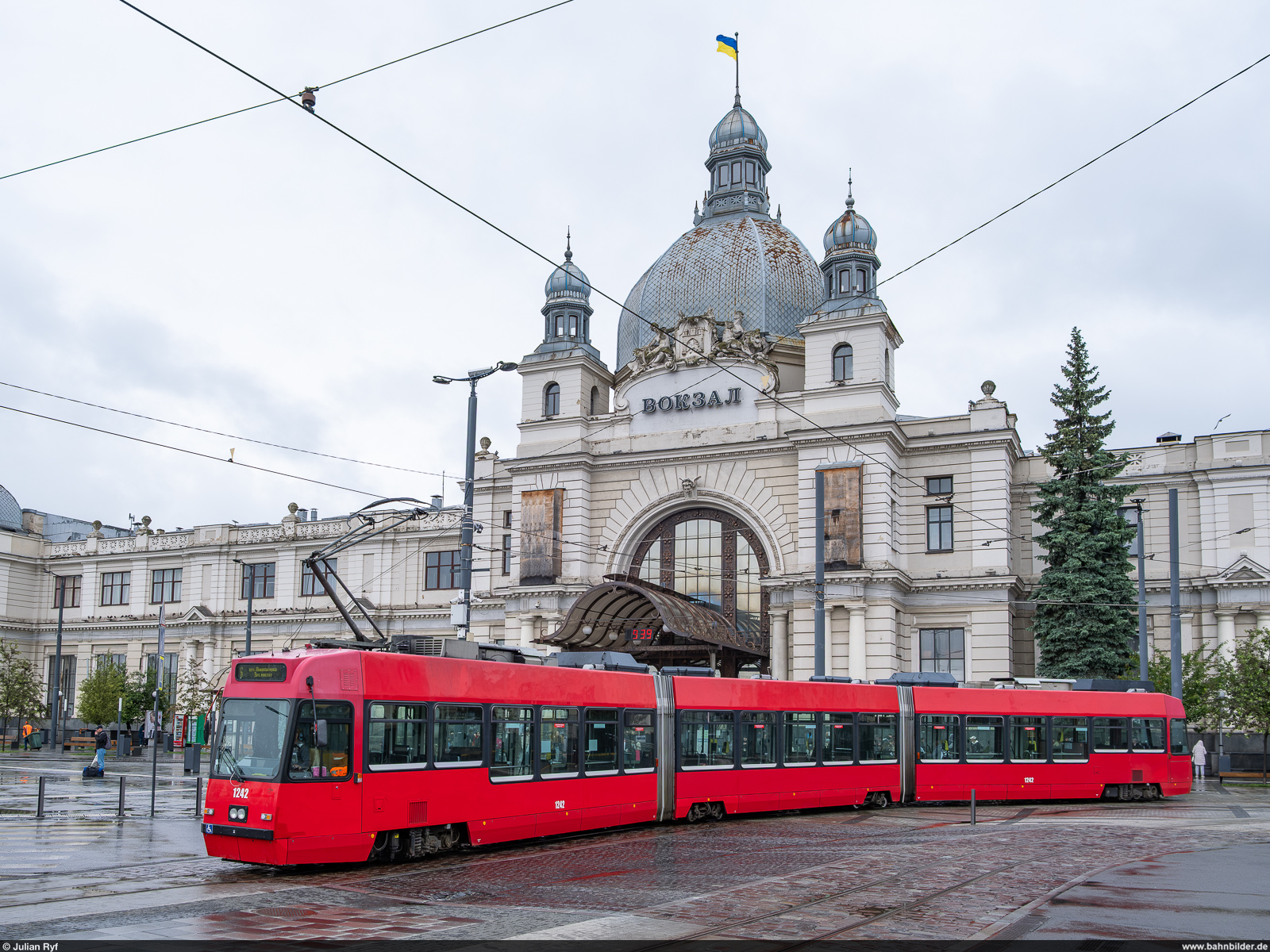 Lvivelectrotrans 1242 / Vokzal, 24. Mai 2025<br>ex Bernmobil 738