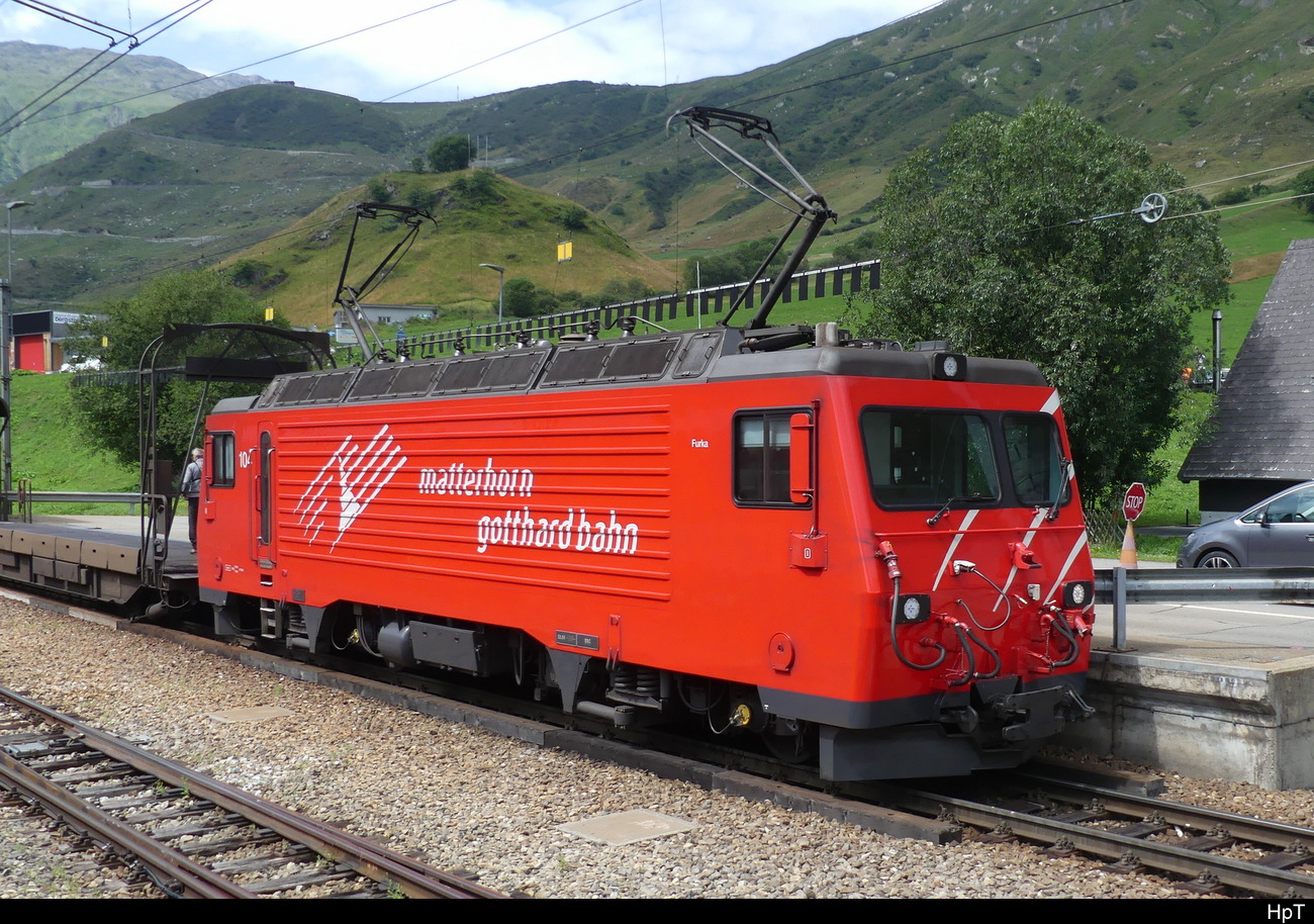 MGB - HGe 4/4  104 mit Autozug in Realp am 23.07.2023