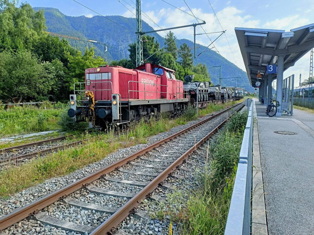 Militärtransport im Bahnhof von Bad Reichenhall aus einer Nato Übung zurück kommend.