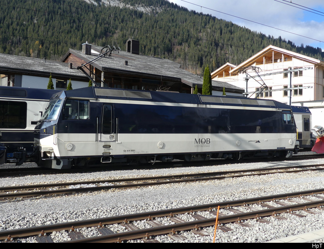 MOB / Goldenpass - Lok Ge 4/4  8001 in Zweisimmen am 20.11.2022