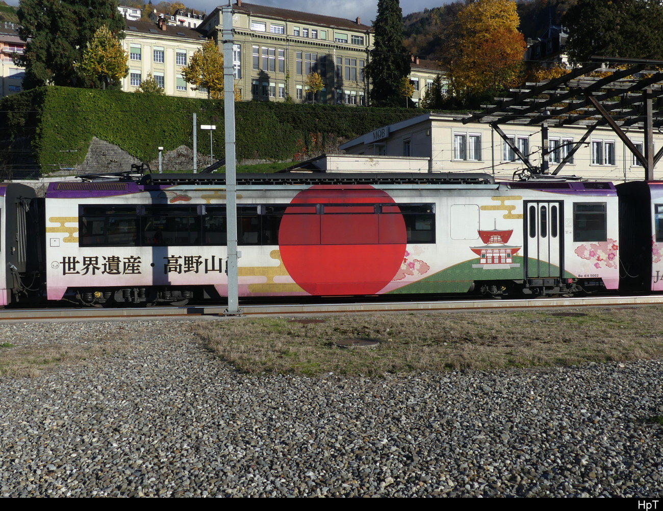 MOB / Goldenpass - Triebwagen Be 4/4 5002 im Bahnhof von Montreux am 20.11.2022