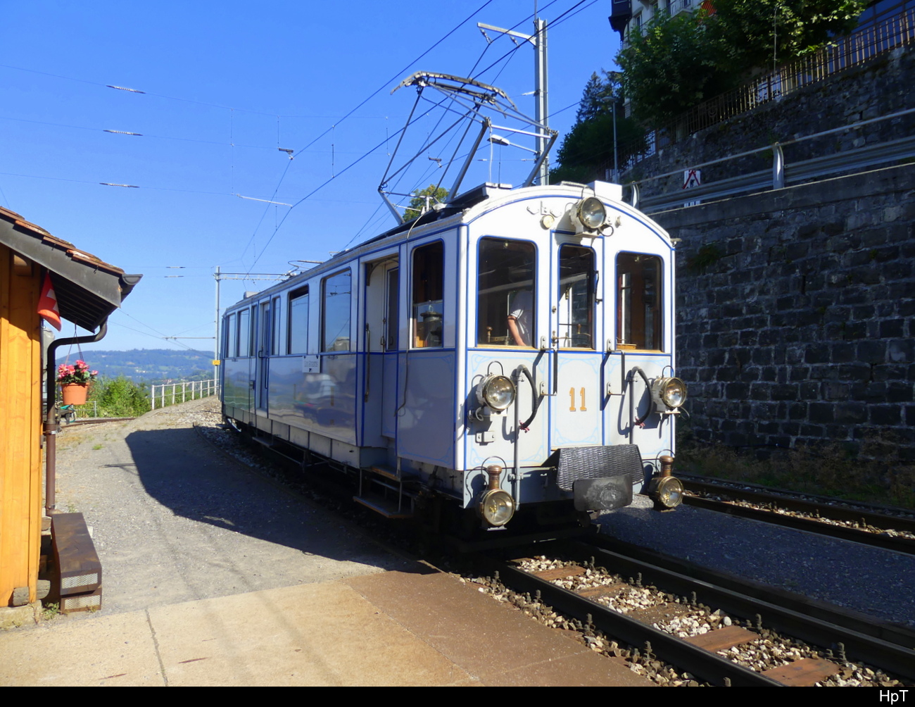  MOB - Oldtimer Triebwagen  MOB - BCFe 4/ 11 bei Rangierfahrt im Bhf. Chamby  am 10.09.2023