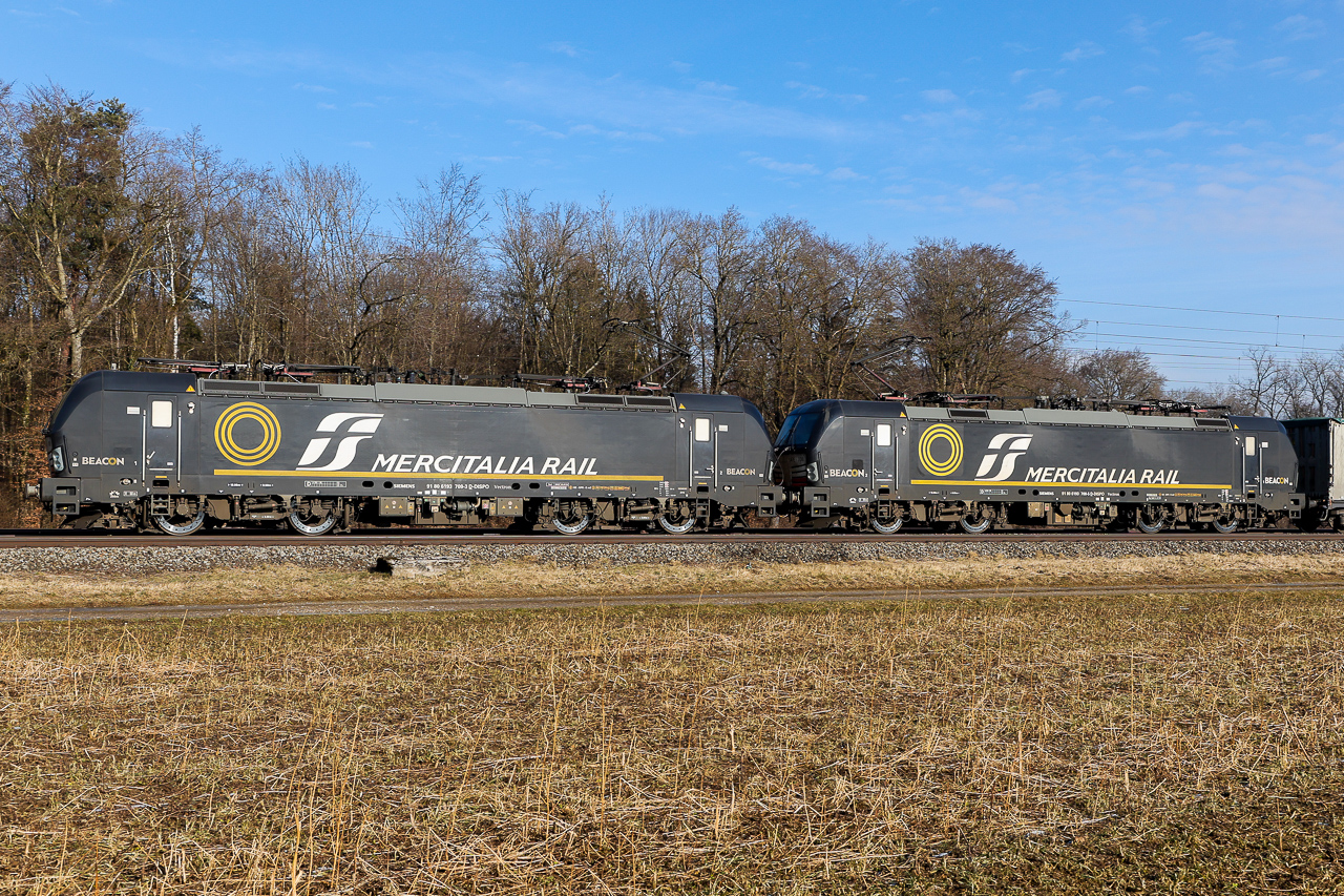  MRCE / MercitaliaRail 193 708 und  MercitaliaRail 193 709 am 21.1.25 bei Eglharting.