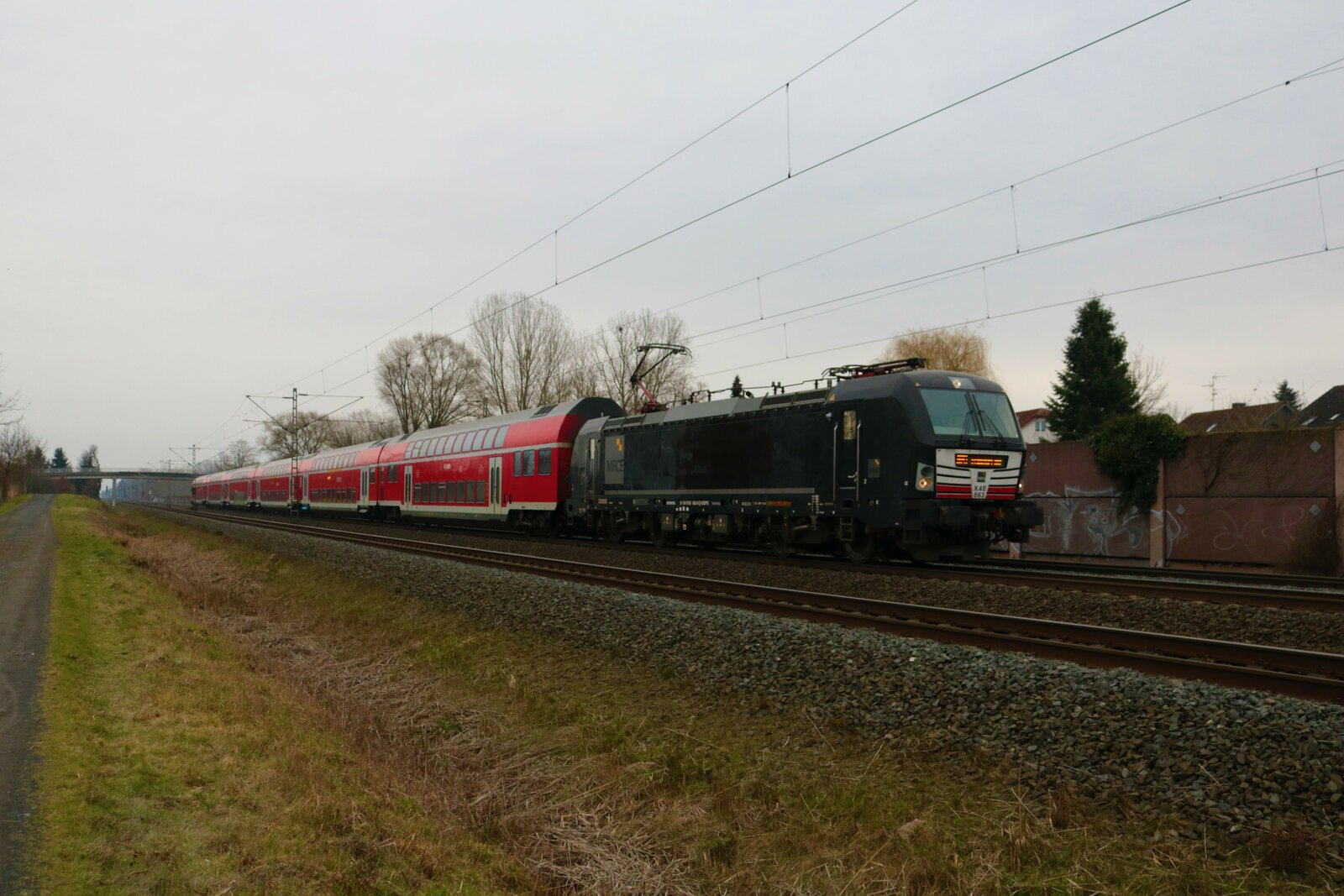 MRCE/Dispolok Siemens Vectron X4 E 863 (193 863-8) mit RB51 in Rodenbach (Main Kinzig Kreis) am 11.02.23