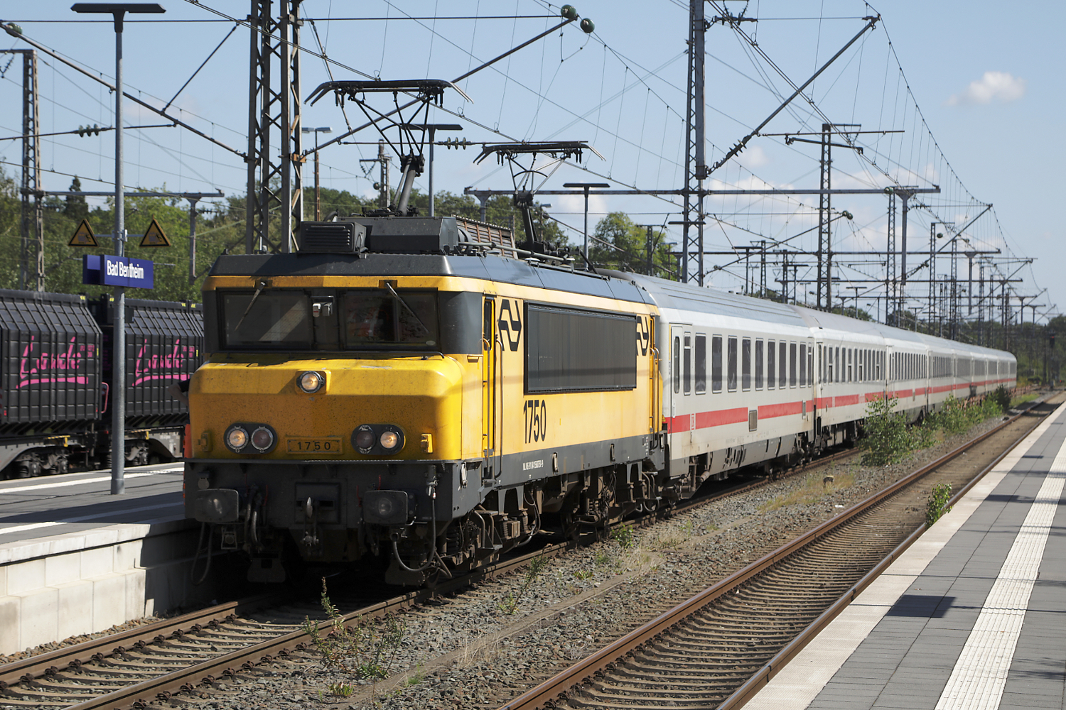 NS 1750 mit IC 148 (Berlin - Amsterdam), Bad Bentheim, 23.08.2023