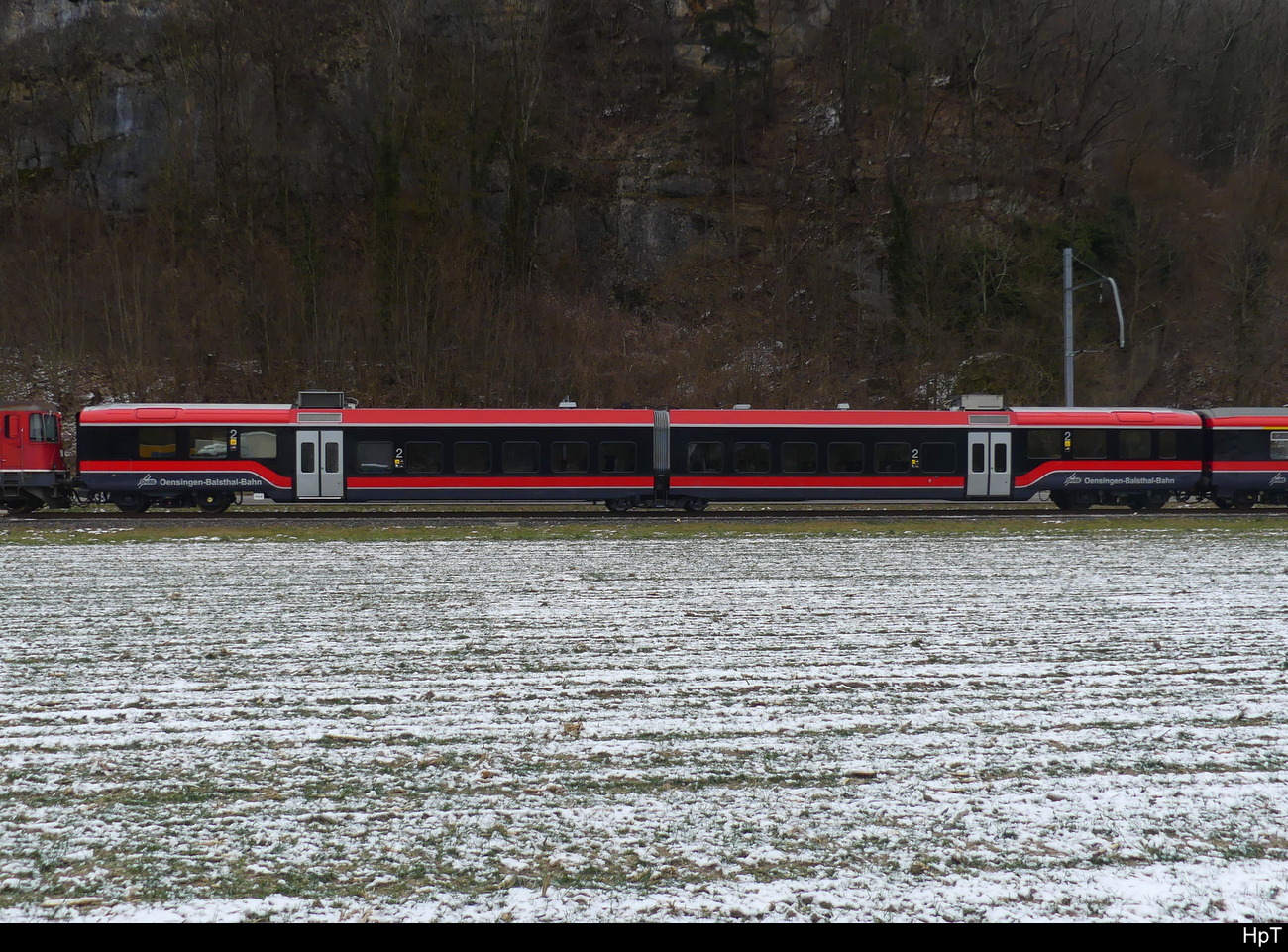 OeBB - Personenwagen 2 Kl. B 50 85 22-35 629-6 (ex BLS) unterwegs zwischen Oensingen und Klus am 13.01.2024