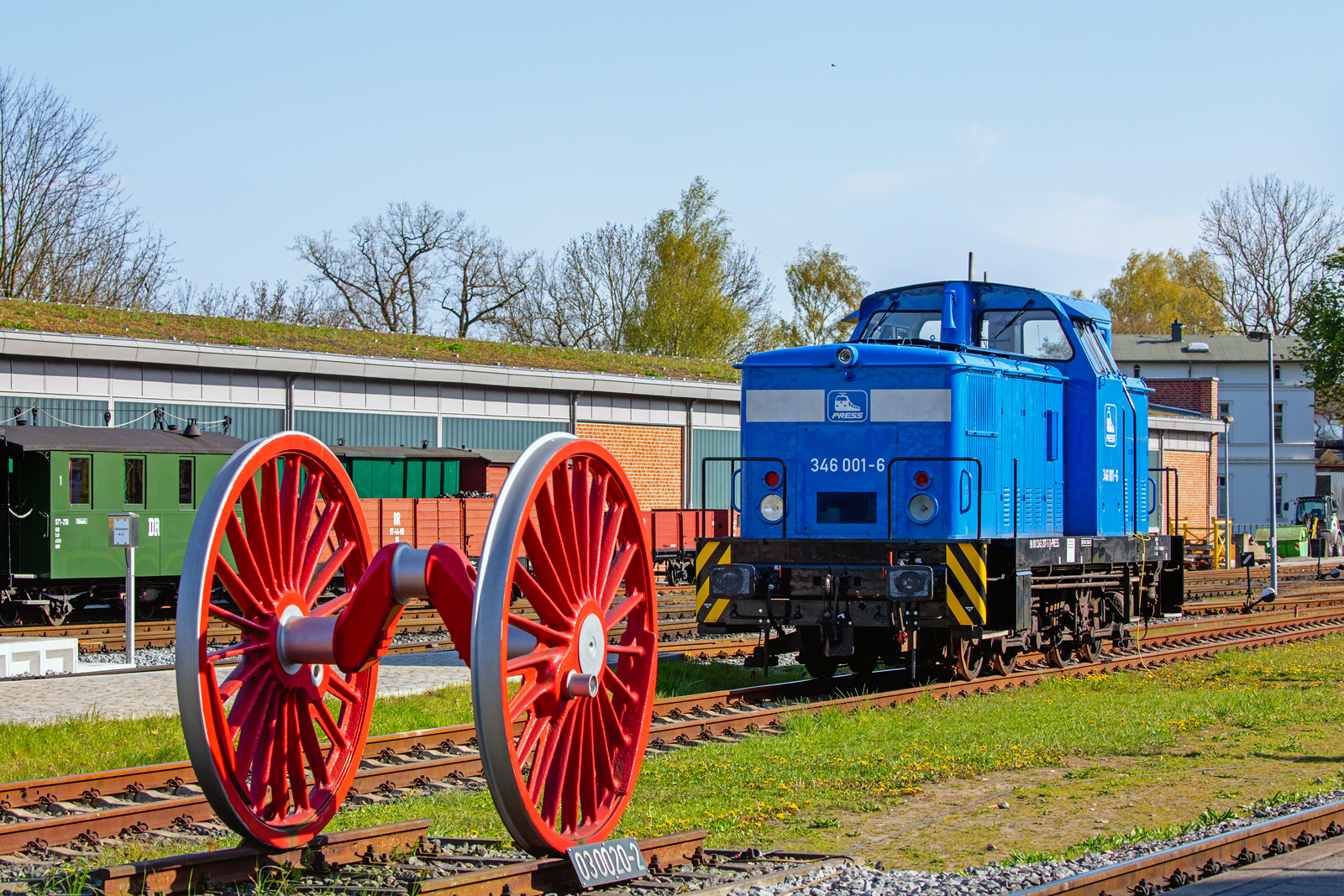 PRESS Lok 346 001 in Putbus abgestellt. - 26.04.2024 
