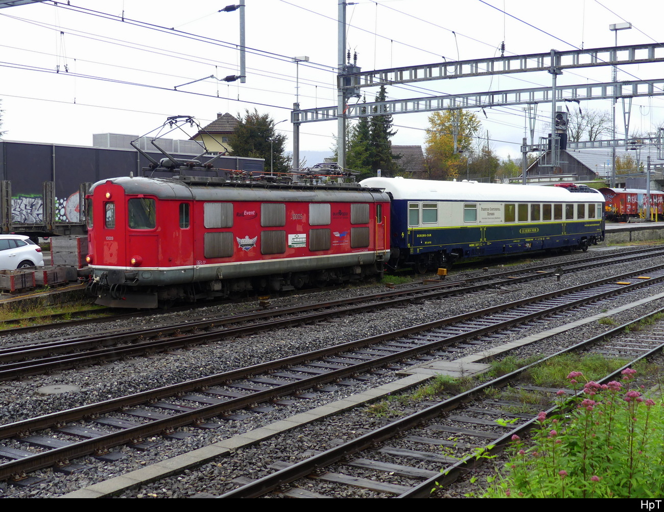 RailEvent ? - Re 4/4 10009 ( ex SBB ) mit Salonwagen abgestellt in Lyss am 04.11.2022