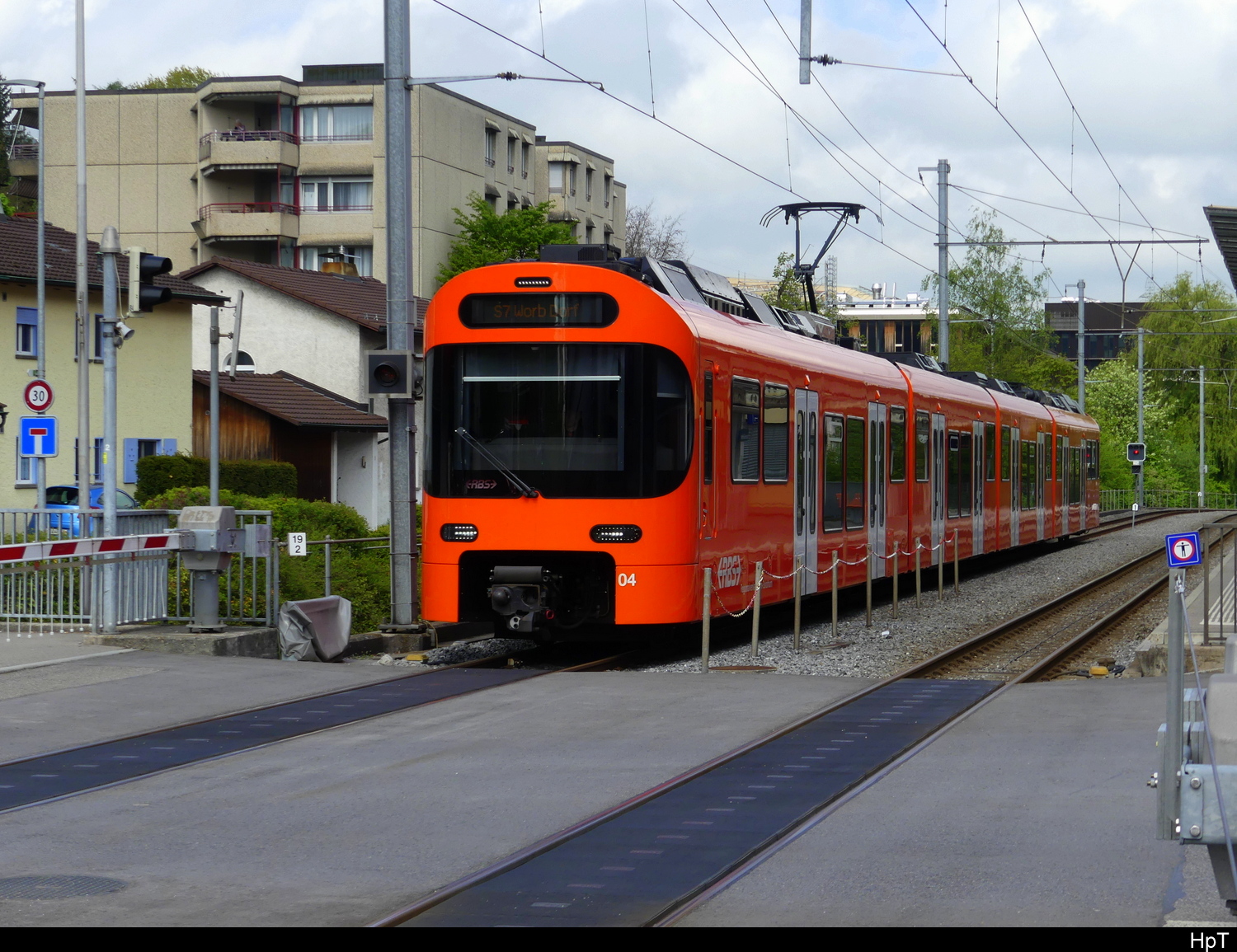 RBS - Be 4/10  4 unterwegs auf der Linie S7 in Ittigen Papiermühle am 26.04.2025