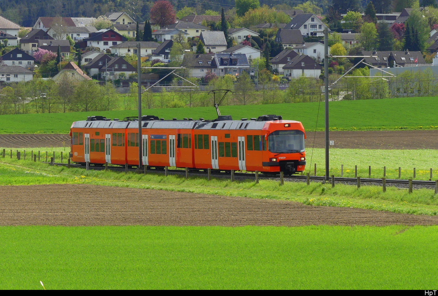 RBS - Triebzug Be 4/12  63 unterwegs bei Büren zum Hof am 21.04.2025