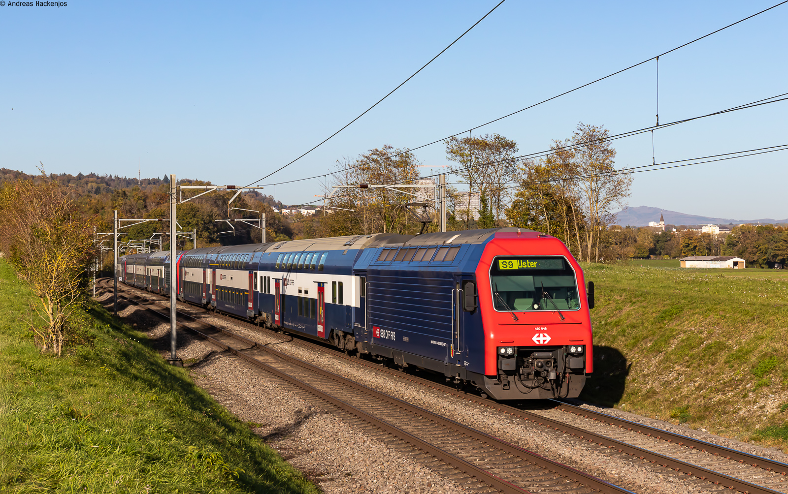 Re 450 046, Re 450 004 und Re 450 073 als S 18963 (Schaffhausen – Uster) bei Jestetten 27.10.22