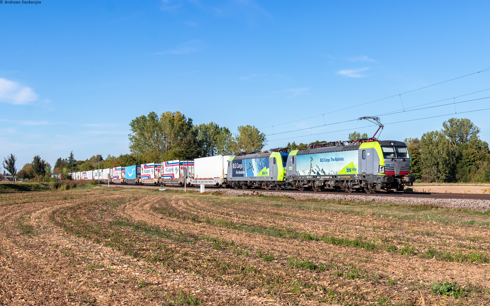 Re 475 409 und Re 485 016 (kalt) mit dem DGS 43751 (Kaldenkirchen - Domo II) bei Riegel 23.9.26