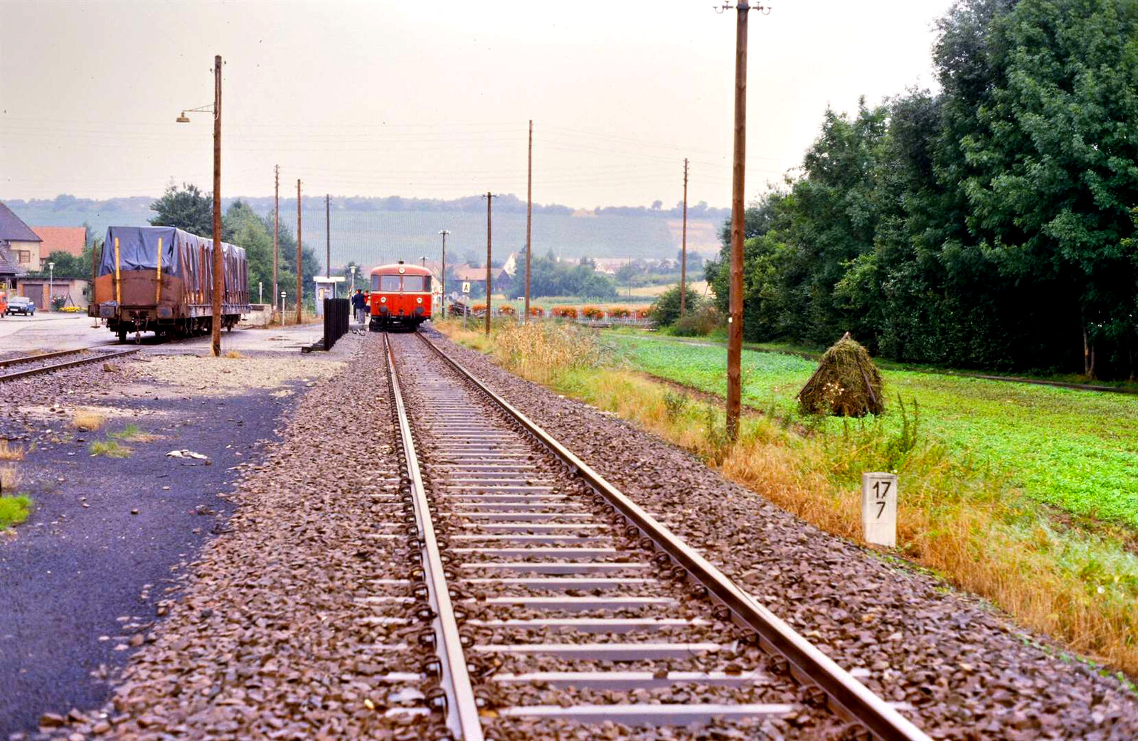Regentag auf der Zabergäubahn zwischen Lauffen und Leonbronn, 06.09.1984.