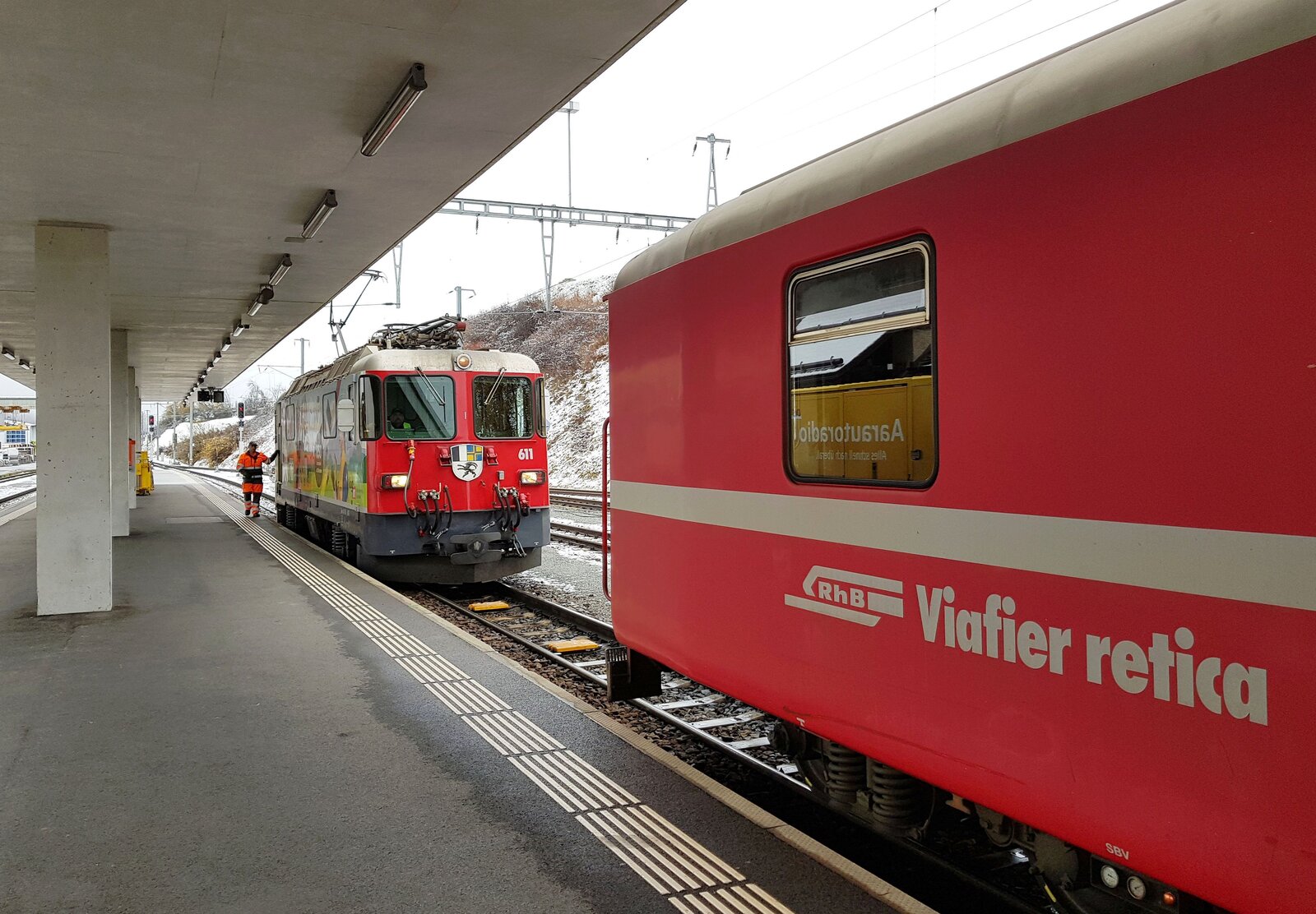 RhB Engadinerbahn__Lok 611 [Ge 4/4 II] im Endbahnhof Scuol-Tarasp.__11-2022