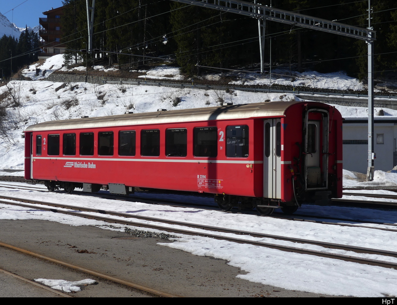 RhB - Personenwagen 2 Kl. B  2294 in Arosa am 05.03.2023