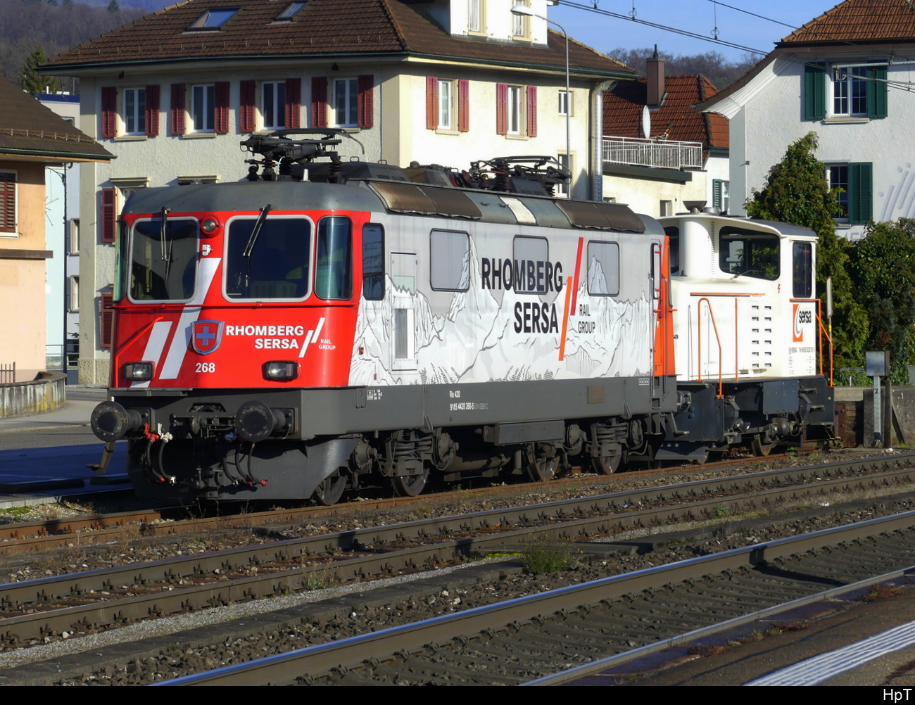 ROMBERG / SERSA AG - Lok 91 85 4 420 268-5 mit Tm 98 85 5 232 131-3 abgestellt in Wangen bei Olten am 30.12.2023