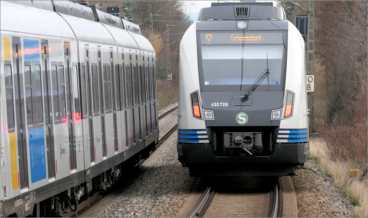 S-Bahn-Begegnung - 

Aufgrund des Viertelstunden-Takes auf der S2 findet eine der Zugbegegnung bei fahrplanmäßigen Betrieb an der Station Rommelshausen statt.

14.02.2024 (M)