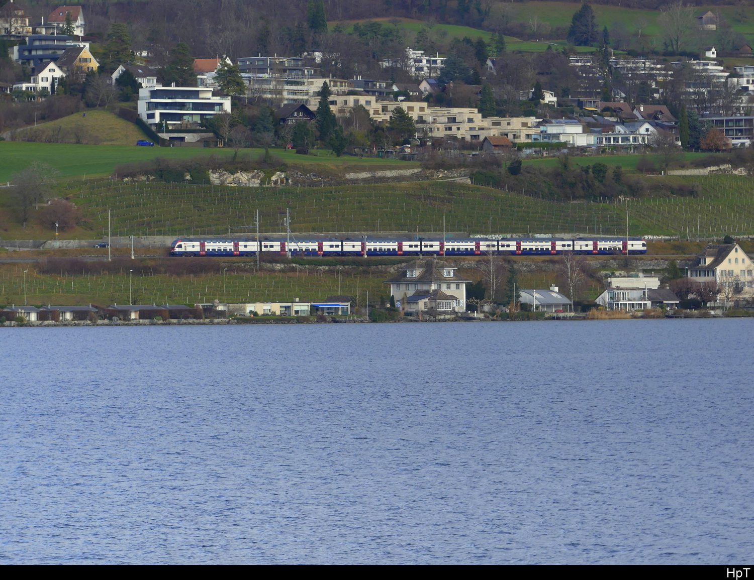 SBB - 1 Triebzug RABe 511 ... unterwegs am Zürichsee bei Meilen am 2024.12.21
