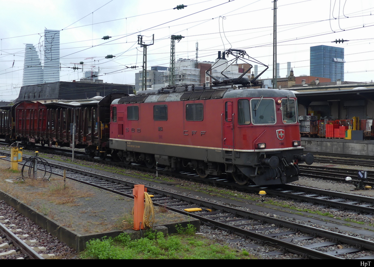 SBB - 420 154 mit Güterzug unterwegs im Bahnhofsareal des Bahnhof Basel Bad. am 29.09.2022