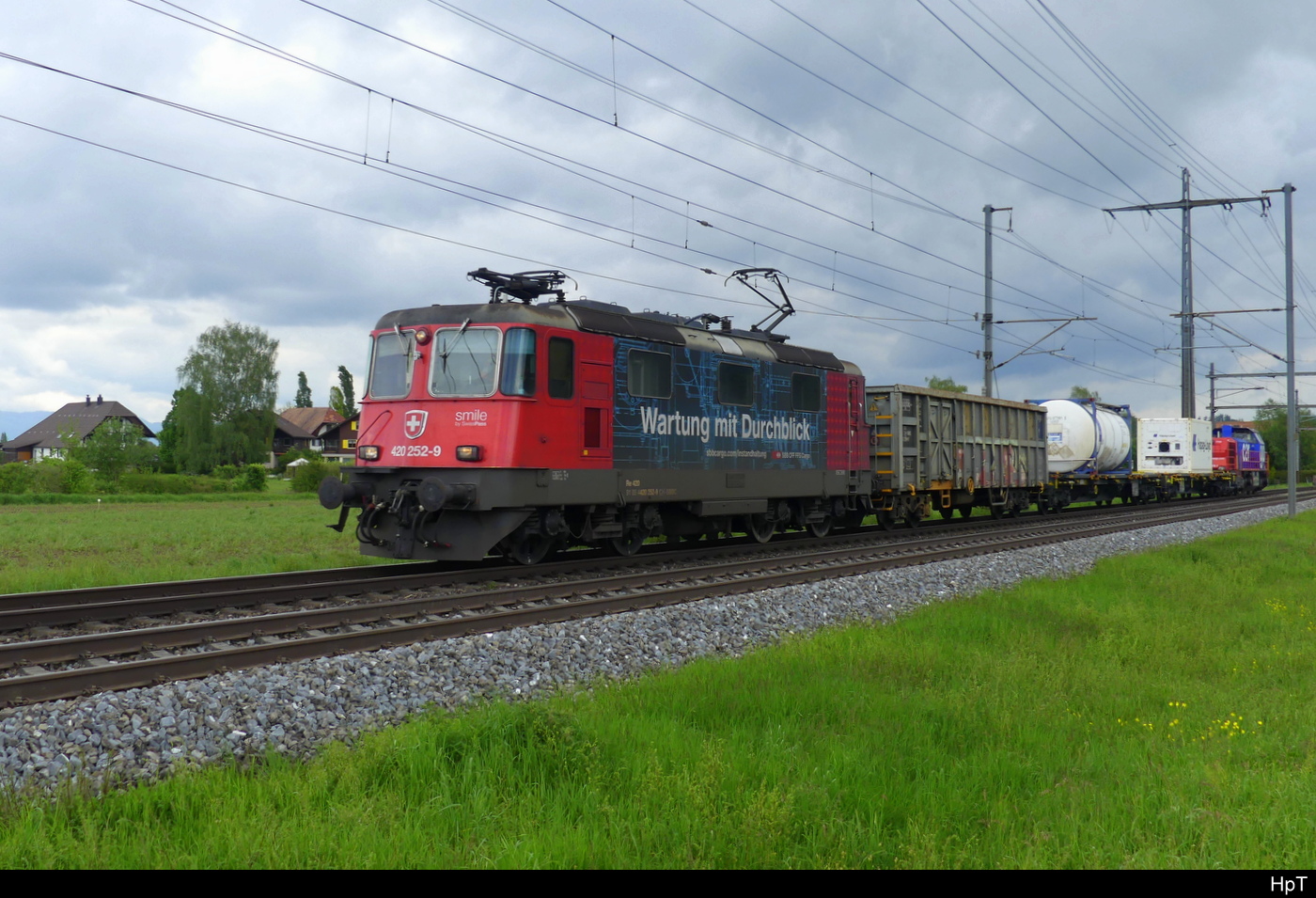 SBB - 420 252 vor Güterzug unterwegs bei Lyssach am 2024.05.08