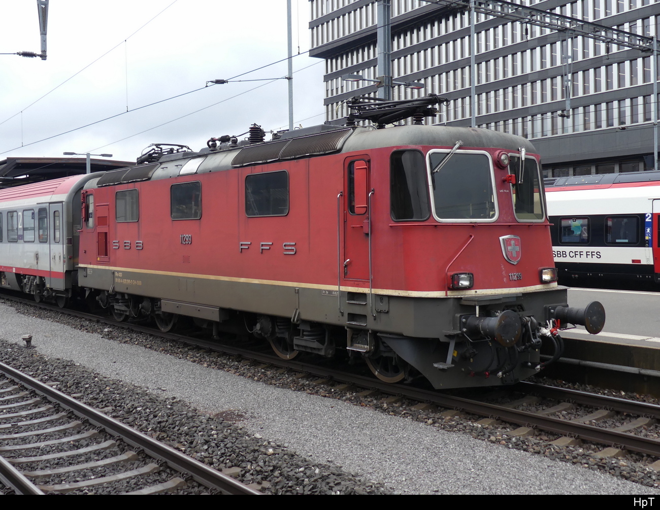 SBB - 420 299 im HB Zürich am 20.04.2023
