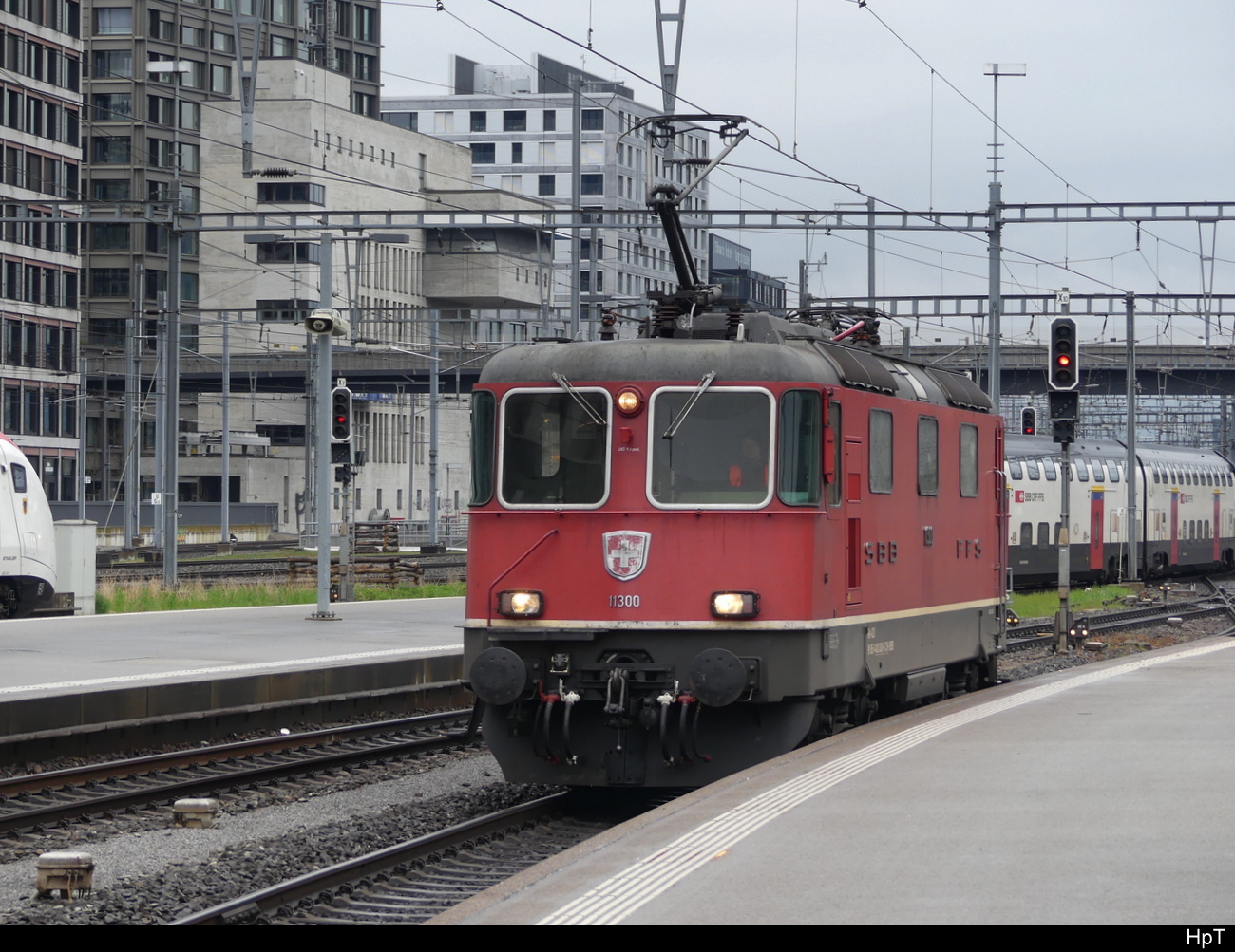 SBB - Loks 420 121 + 420 158 + 922 007 + 420 152 abgestellt im Bahnhof ...