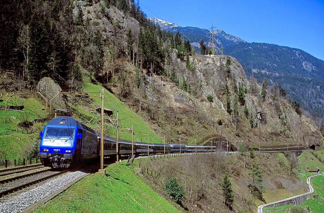SBB 460 007, Intschi, IR2271, 10.04.2007.
