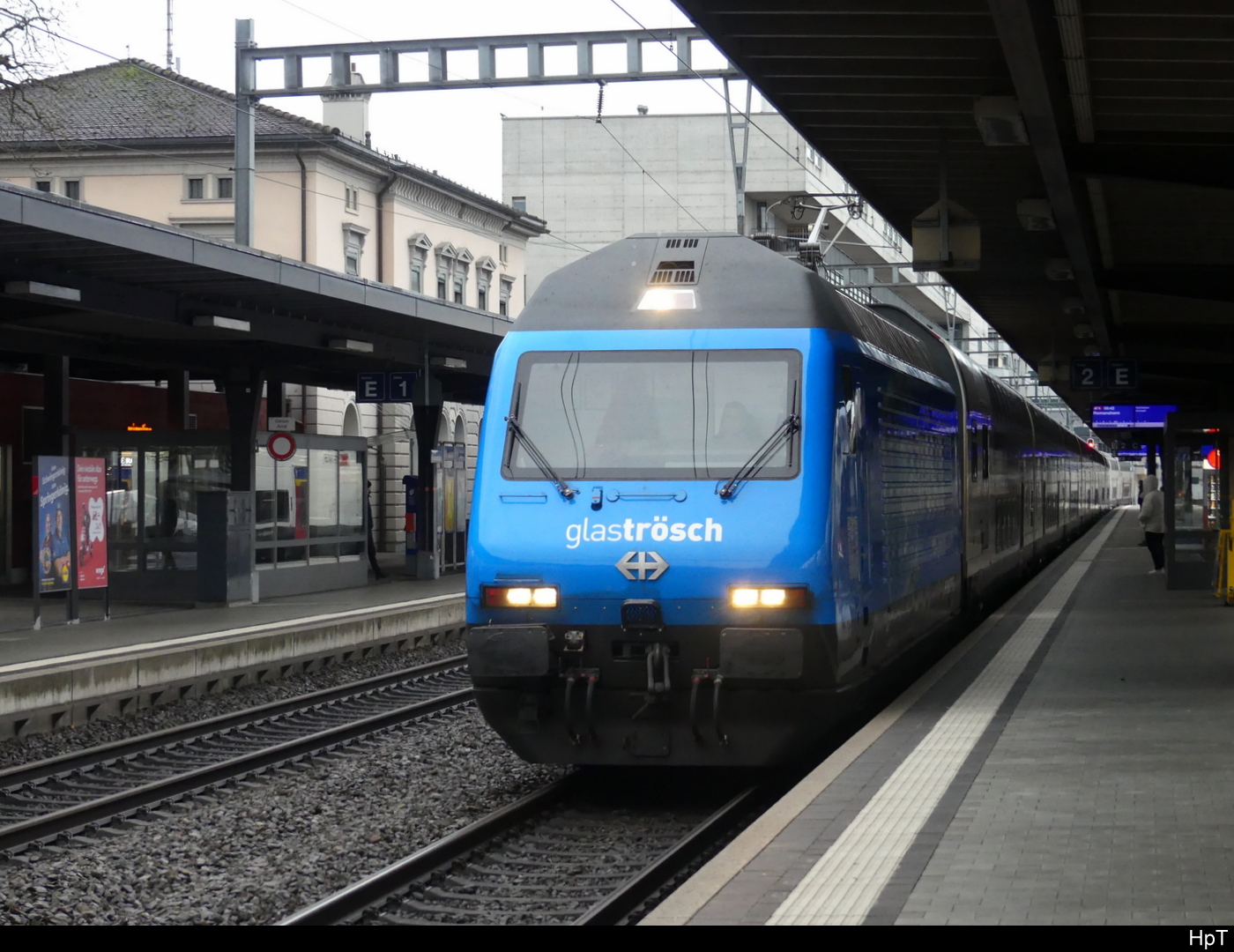 SBB - 460 011 bei der einfahrt im Bhf. Frauenfeld am 11.02.2024