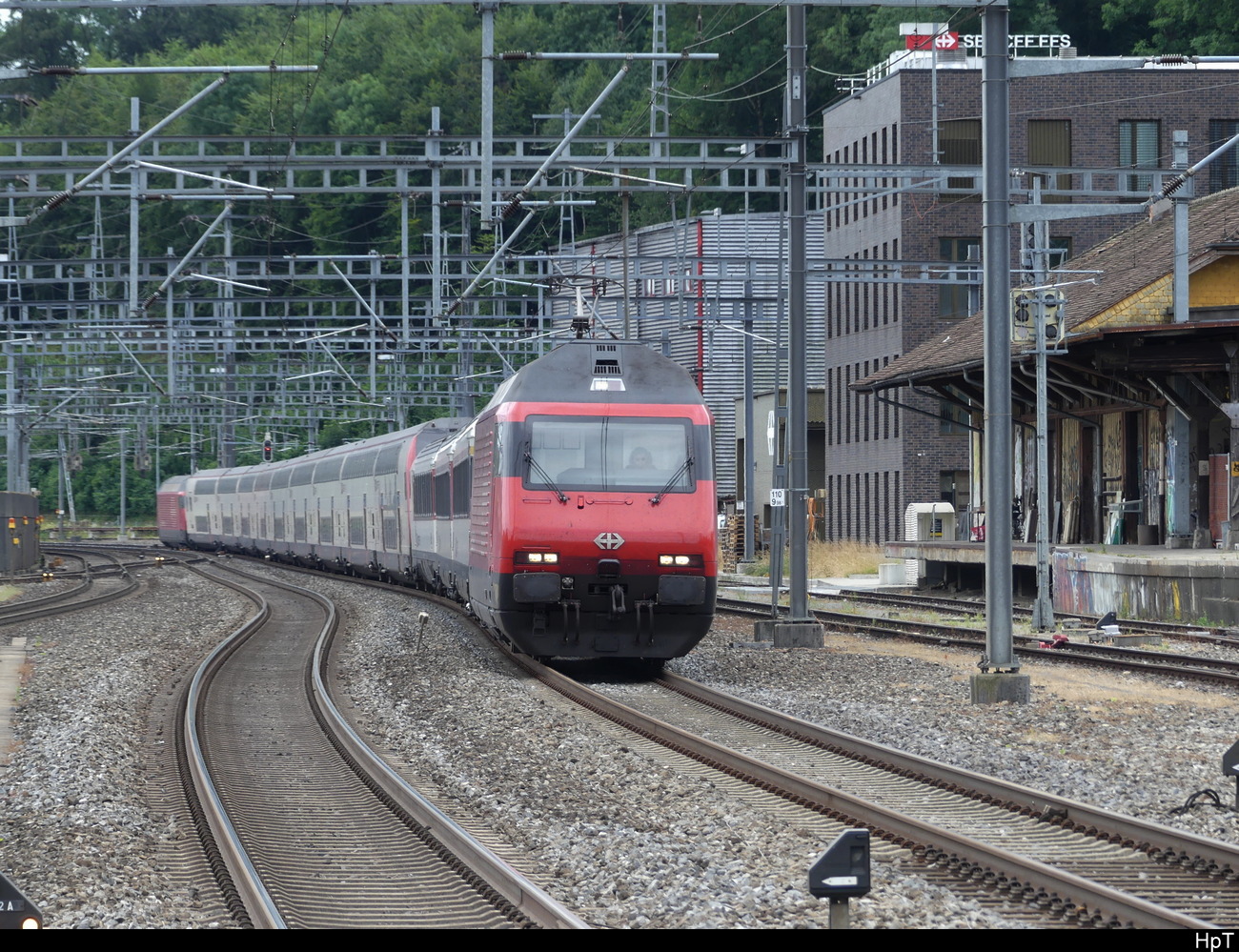 SBB - 460 036-7 unterwegs in Ostermundigen am 01.07.2023