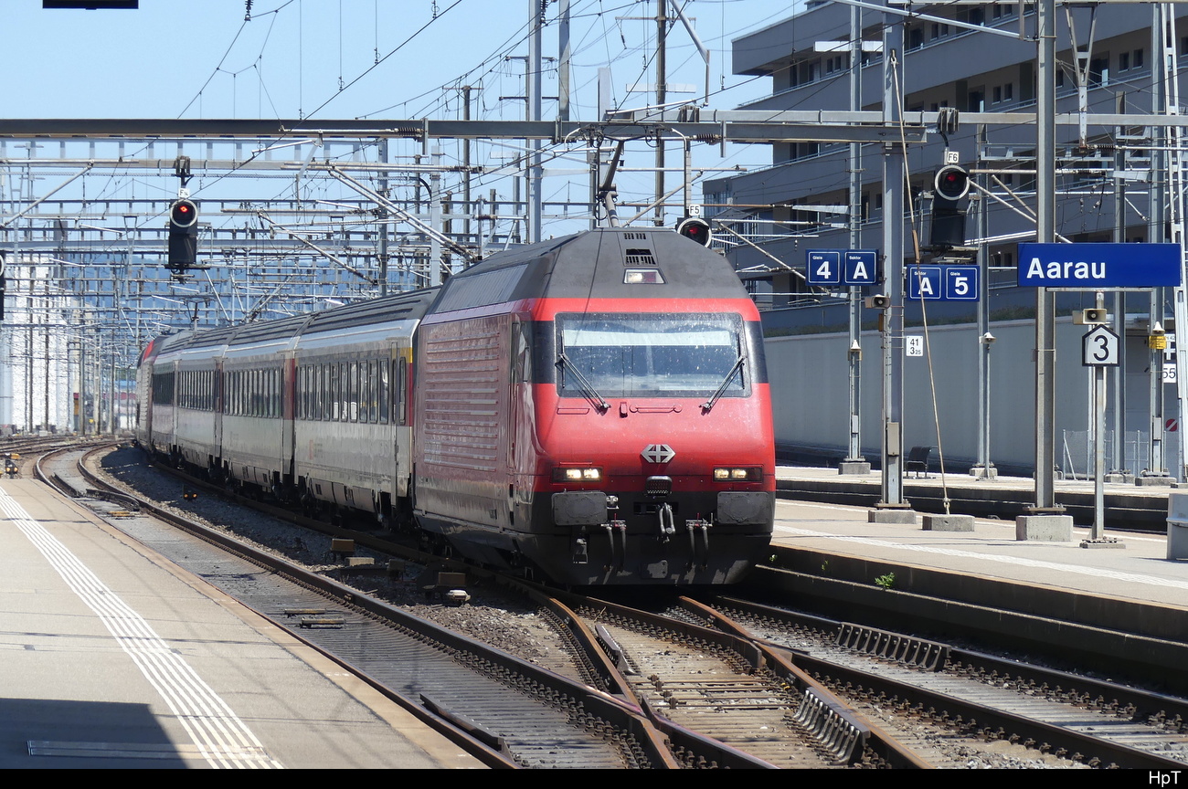 SBB - 460 079-7 mit Zug bei der durchfahrt im Bhf. Aarau am 15.07.2023