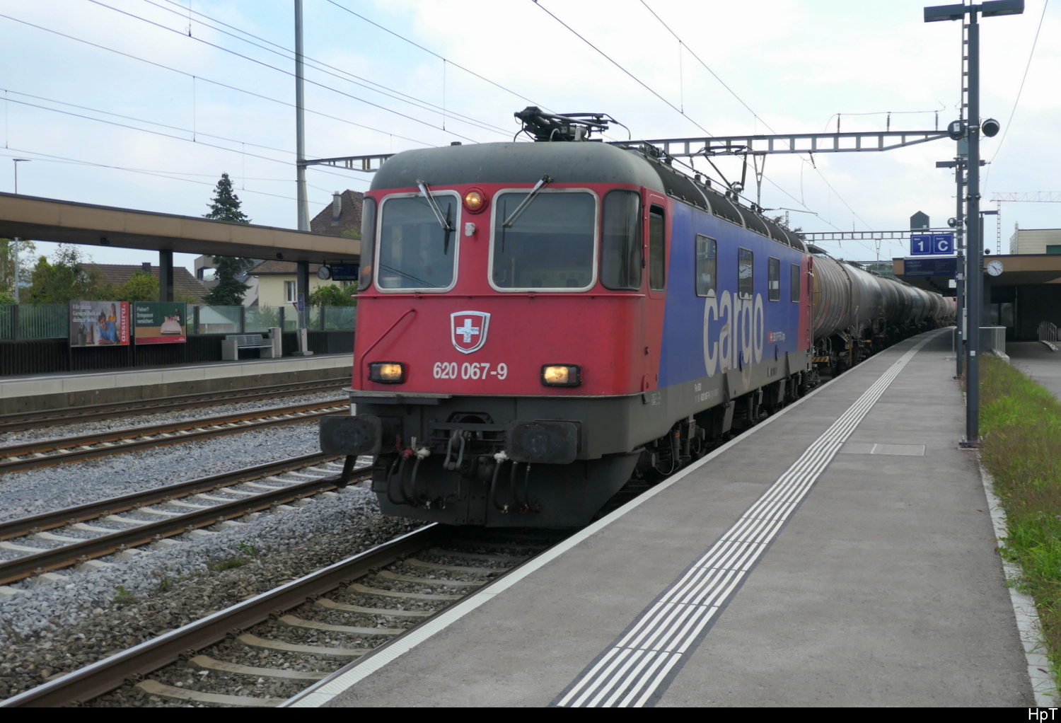 SBB - 620 067 vor Güterzug bei der Durchfahrt im Bhf. Rupperswil am 01.10.2025