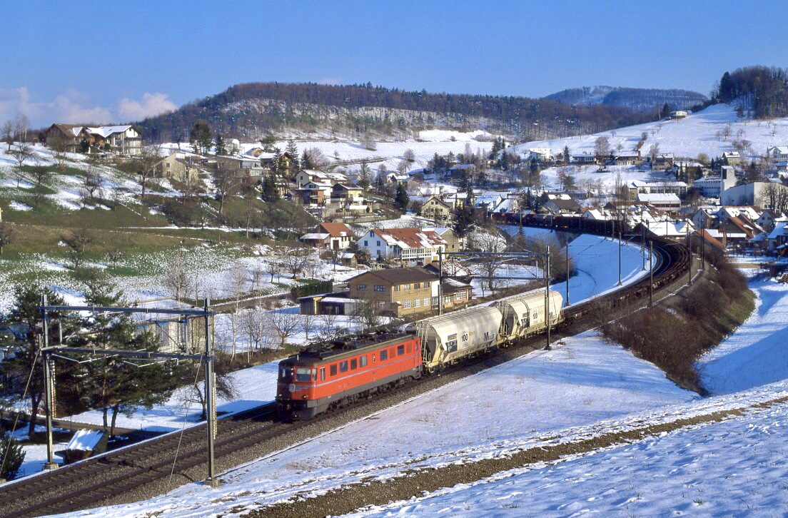 SBB Ae6/6 11416, Zeihen, B�zberg, 27.02.2004.
