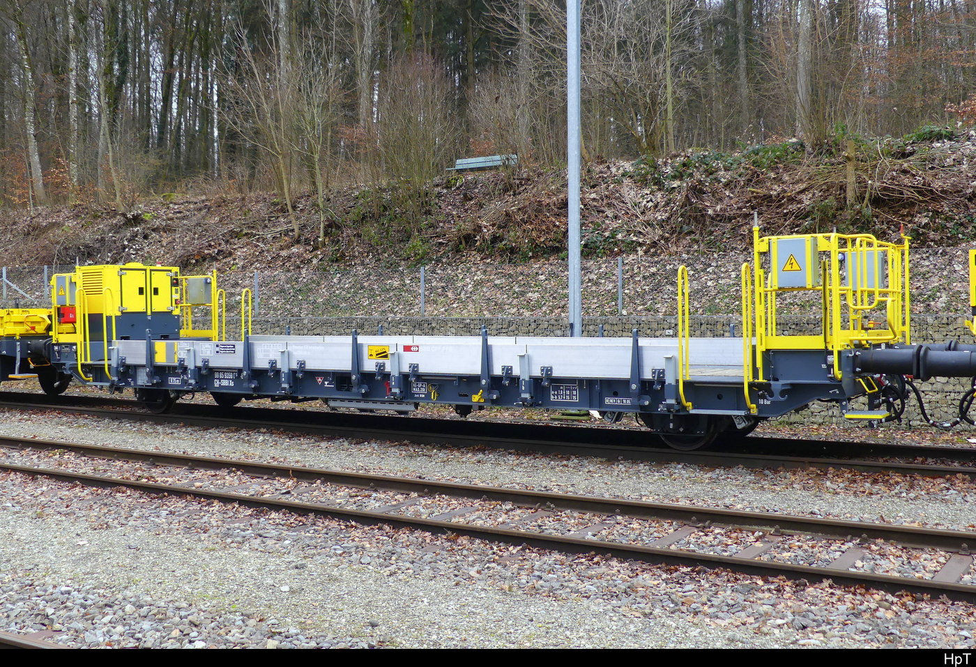 SBB - Dienstwagen vom Typ  Xs 99 85 93 59 613-8 abgestellt in Ostermundigen am 27.01.2024