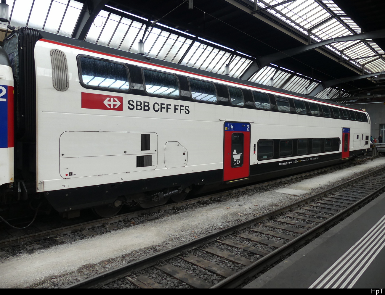 SBB - Doppelstockwagen 2 Kl. B 50 85 26-94 075-6 abgestellt im HB Zürich am 12.03.2023