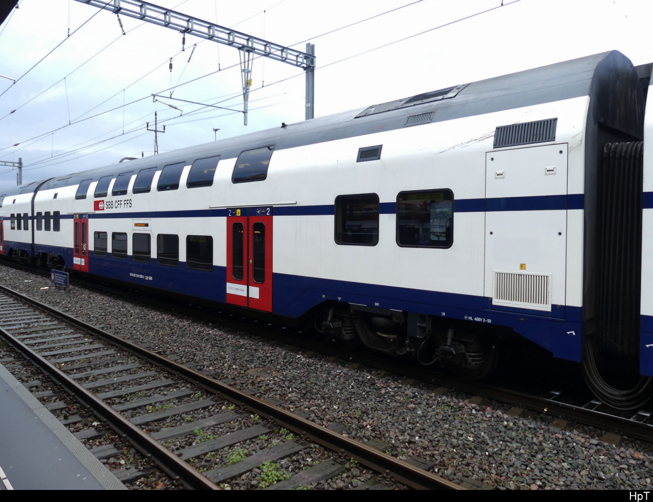 SBB - Doppelstockwagen 2 Kl. B 94 85 3 514 036-2 im Bhf. Wädenswil am 12.03.2023