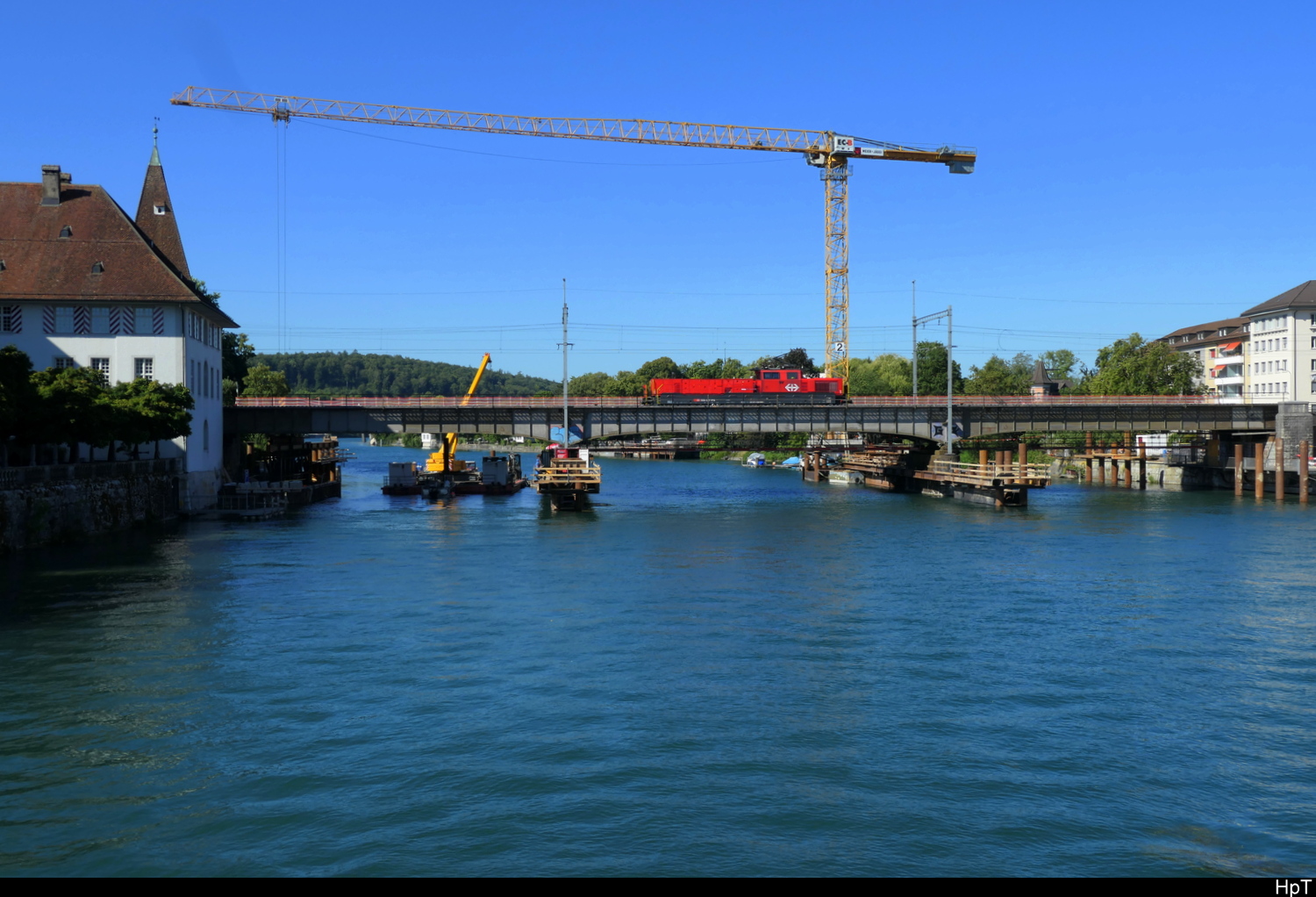 SBB - Eine Unbekannte Aem 940 ... auf der Aarebr�cke in Solothurn am 24.07.2026