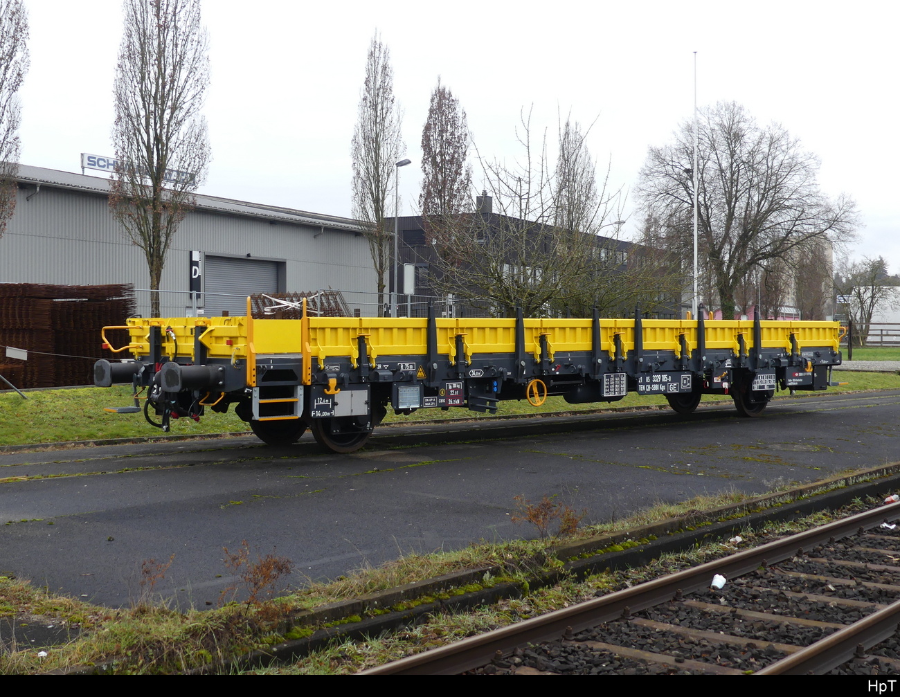 SBB - Güterwagen vom Typ Kgs 21 85 332 9 185-0 im Bhf. Lenzburg am 05.02.2023