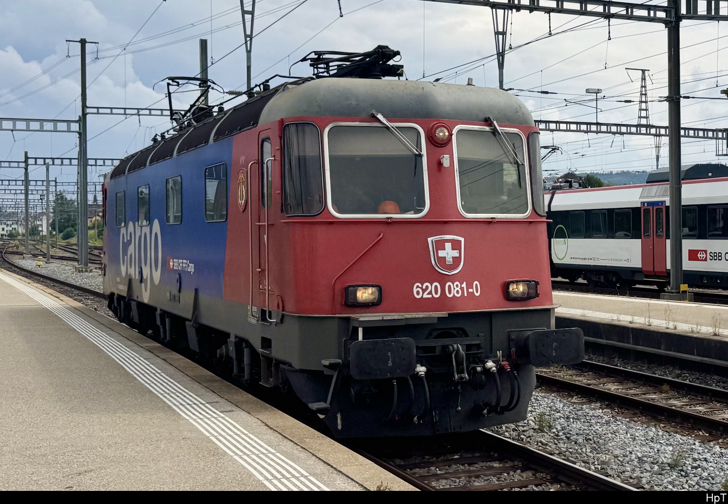 SBB - Lok 620 081-0 bei der durchfahrt im Bhf. Biel am 20.08.2028