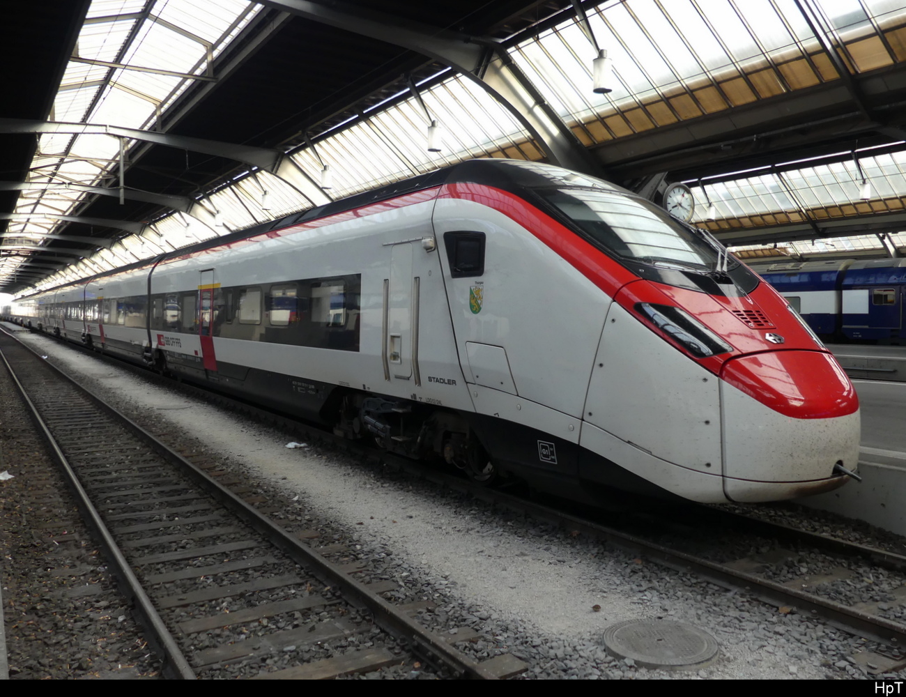 SBB - RABe 501 011-7 im HB Zürich am 07.05.2023