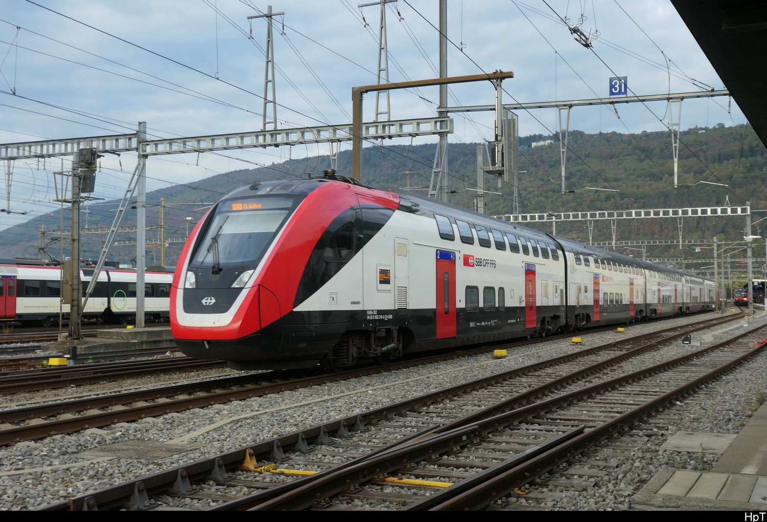 SBB - RABe 502 216-0 unterwegs als IR55 ( Statt 512 ) bei der ausfahrt aus dem Bahnhof Biel am 04.10.2026