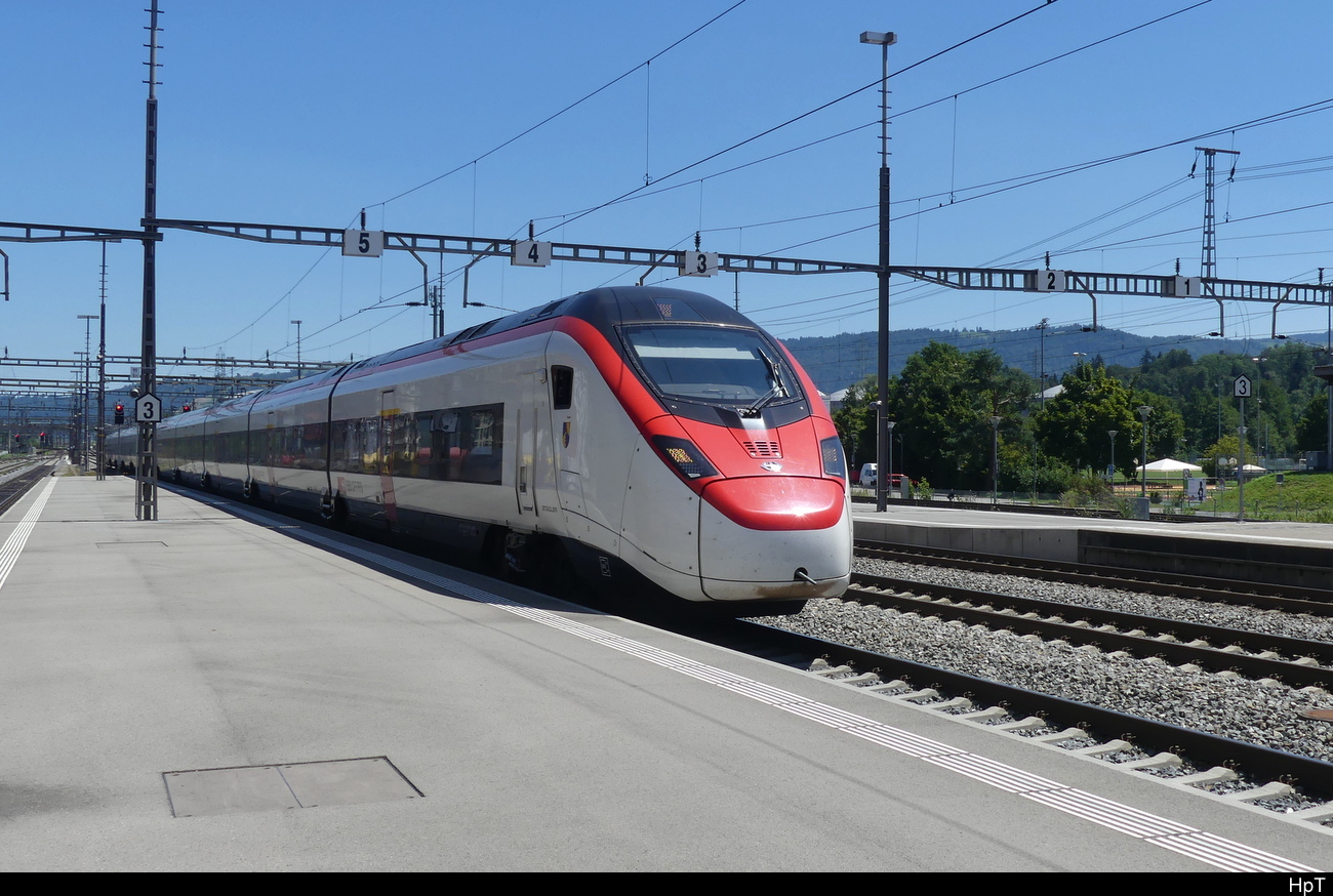 SBB - RABe 93 85 0 501 008-3 bei der durchfahrt im Bhf. Rotkreuz am 15.07.2023