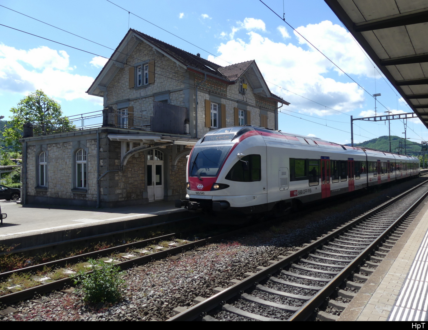 SBB - Triebzug RABe 523 040 im Bhf. Frick am 2024.05.18