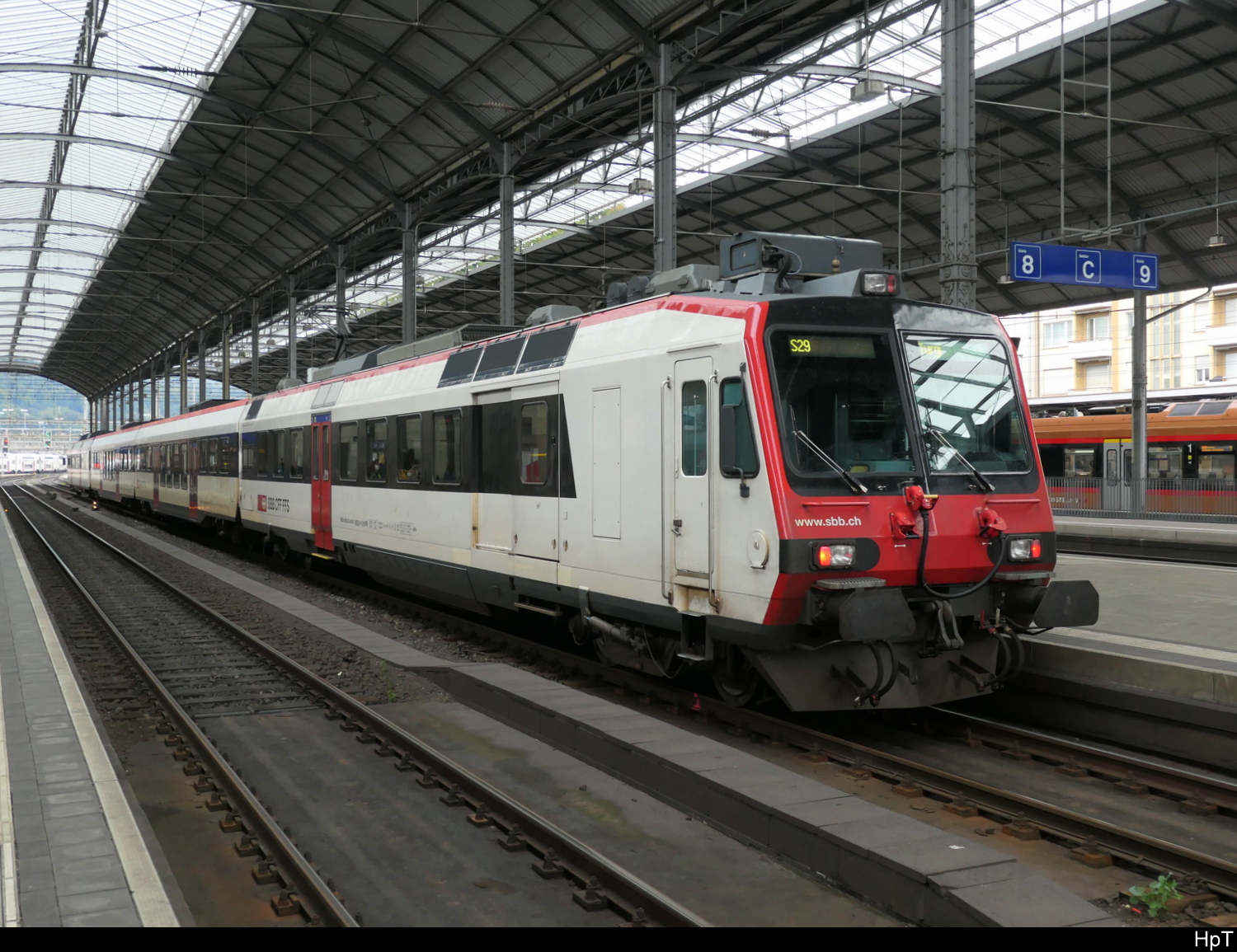 SBB - TW  560 301-4 auf der S29 im Bhf. Olten am 25.09.2025