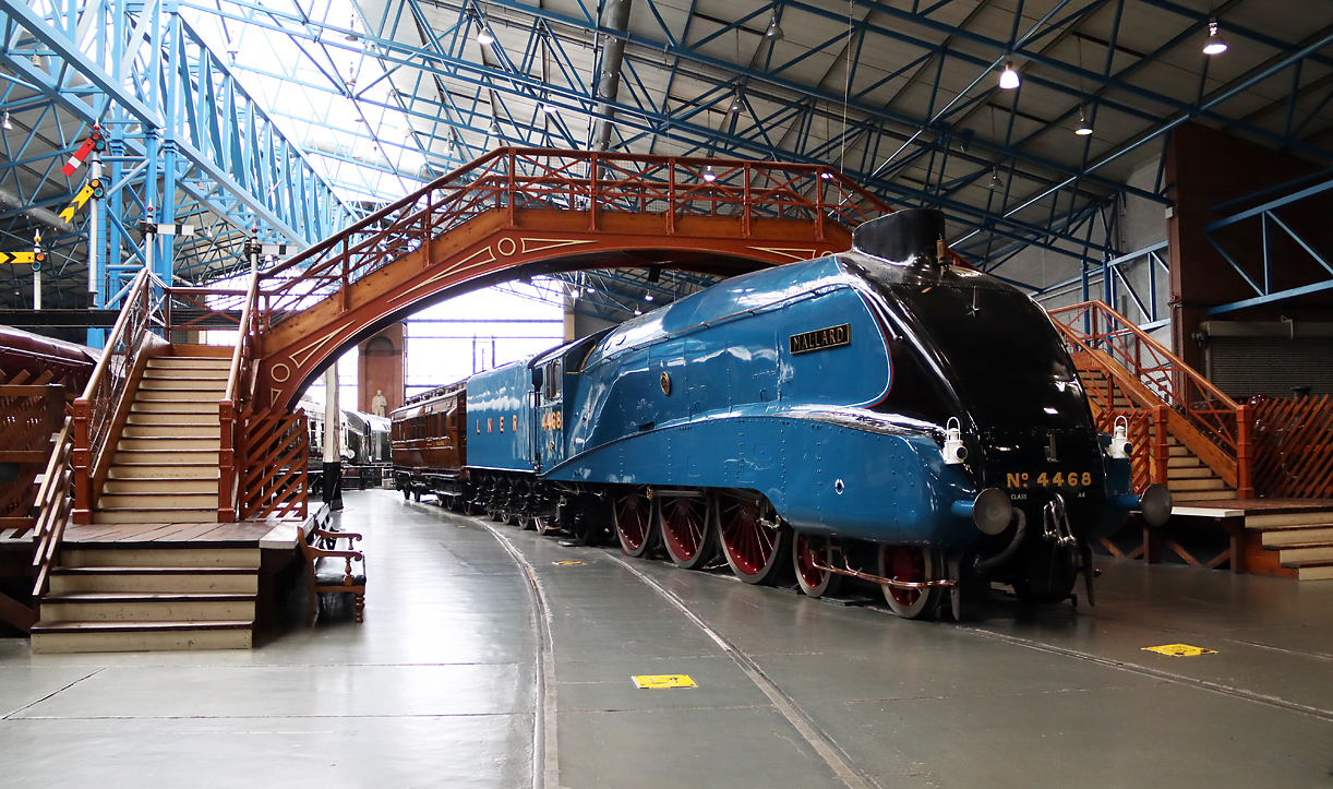 Schmuckstück im Nationalen Eisenbahnmuseum in York: die 'Mallard'. Am 3.7.1938 stellte diese Dampflok den Weltrekord mit 126 ml/h bzw 203 km/h auf. York, 11.5.2022