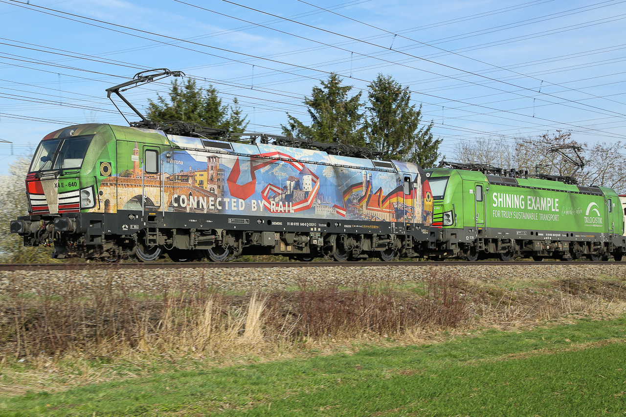 Schöne Kombi. Siemens Vectron 193 640 und 193 283 Richtung München am Abend des 22.3.24 bei Zorneding.