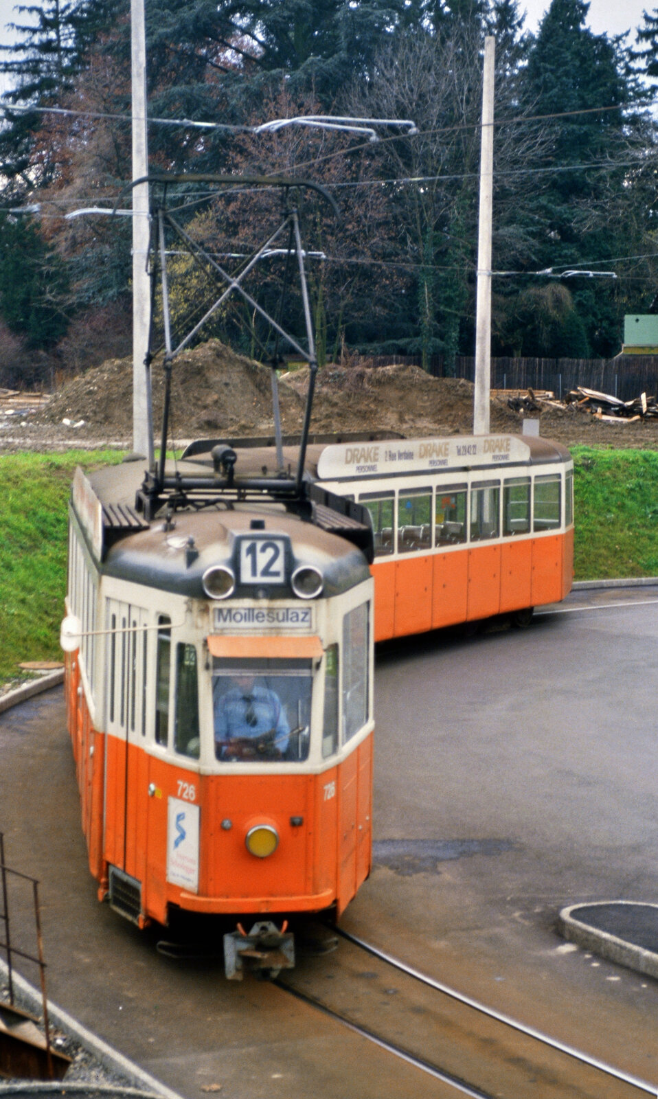 Schweizer Standardwagen der Genfer Straßenbahn, neue Straßenbahnschleife Bachet (?), 20.02.1988