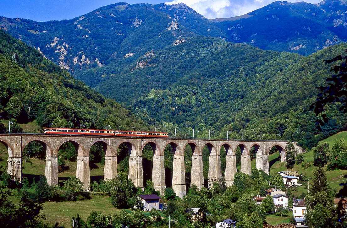 SNCF x4401, Vernante (I), 56864, 04.09.1994.
